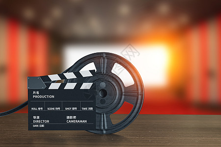 荒诞感镜头巡游